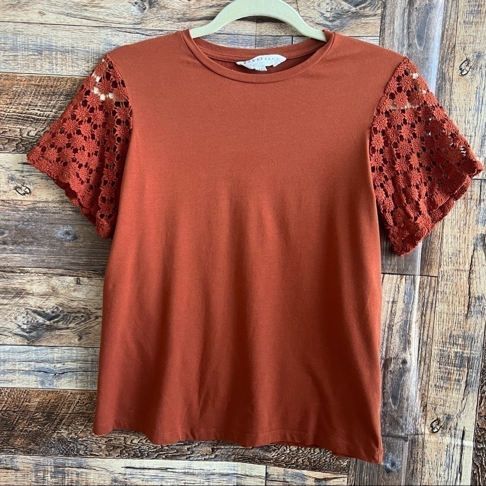 NEW Anthropologie Boho Crochet Lace Sleave T-Shirt Top Blouse Rust Orange LARGE